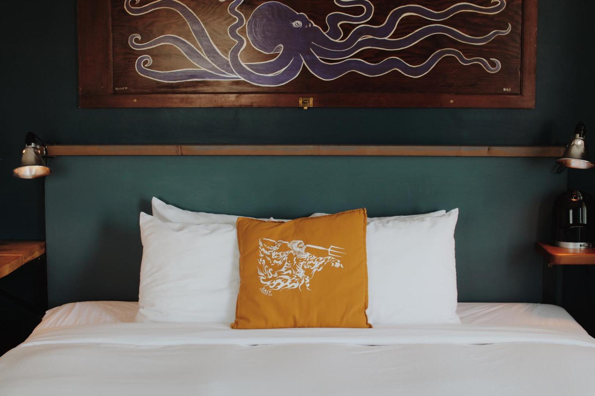 Salt & Pub Hotel 3*